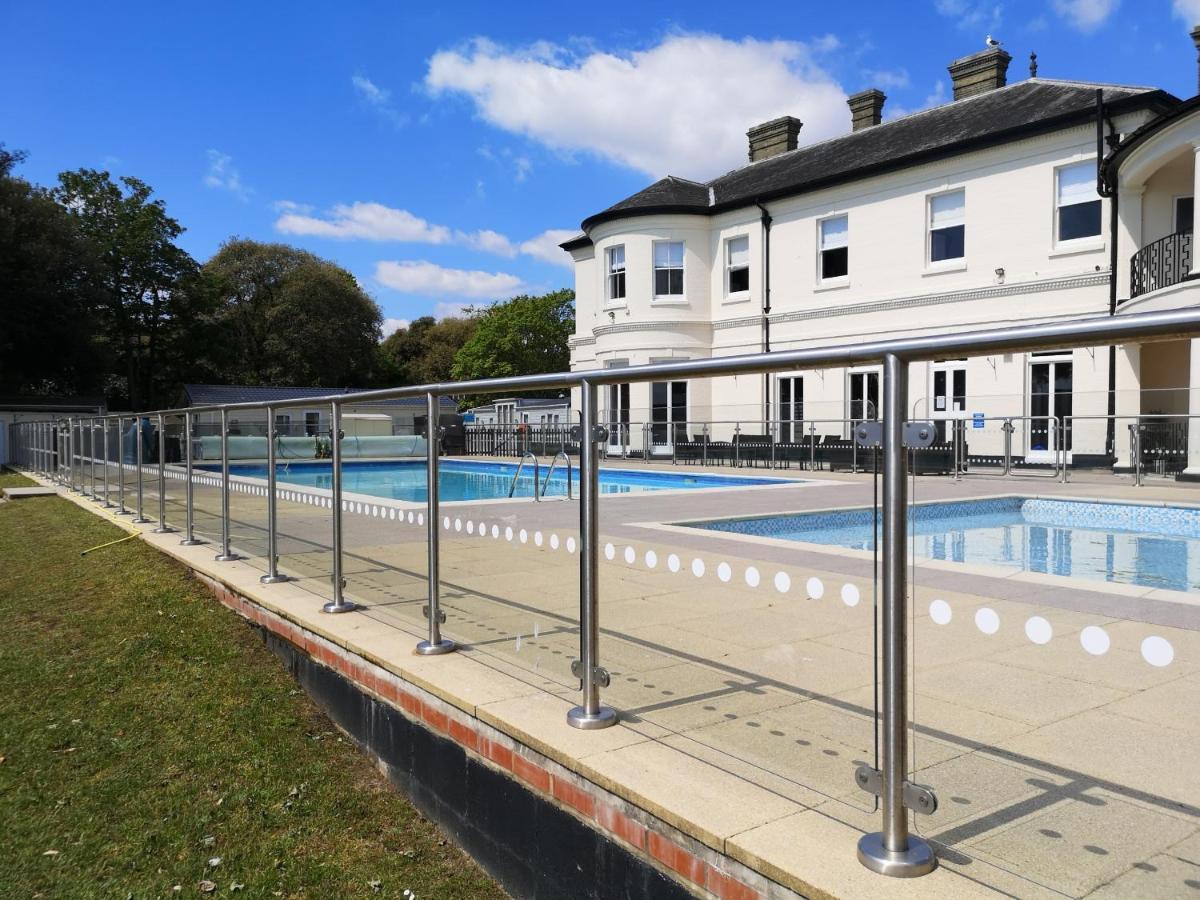Mudeford Beach Lodge Esterno foto