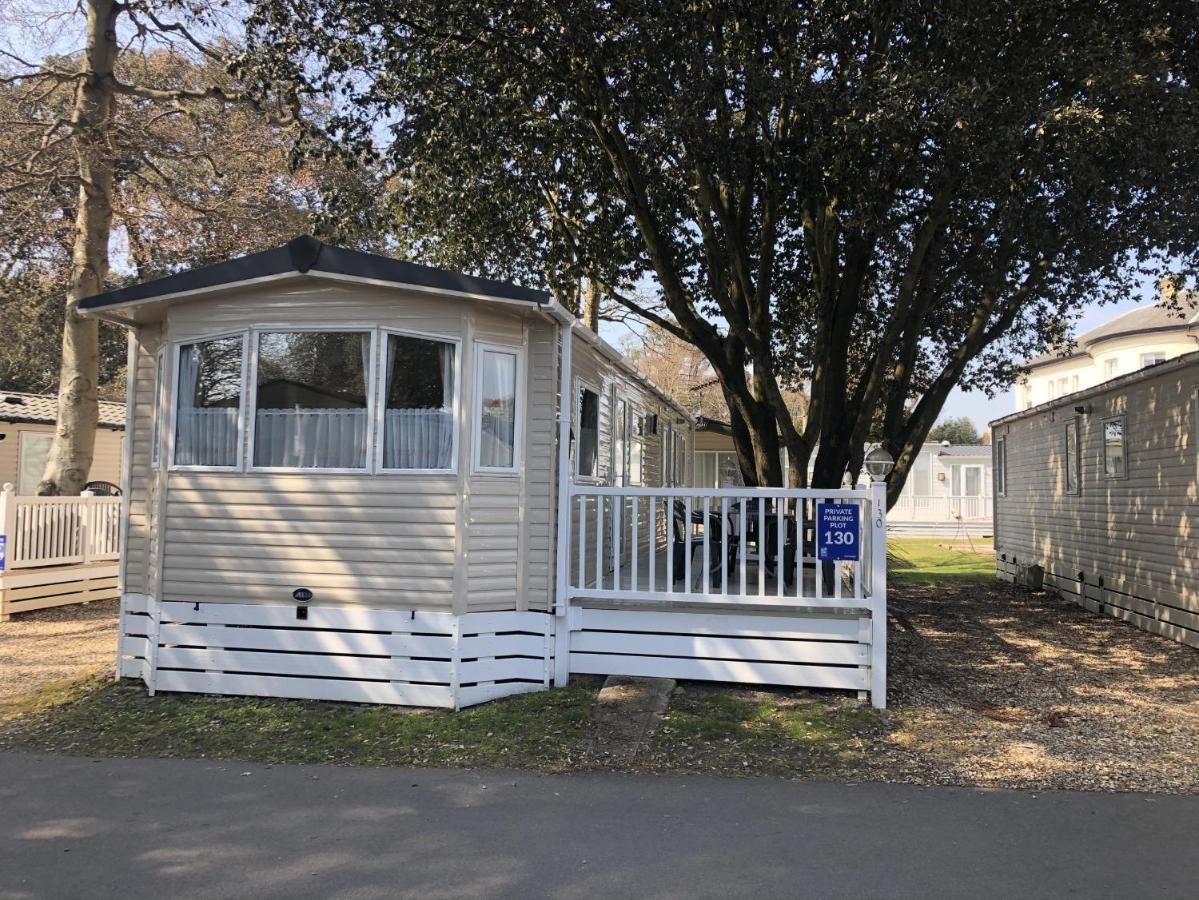 Mudeford Beach Lodge Esterno foto