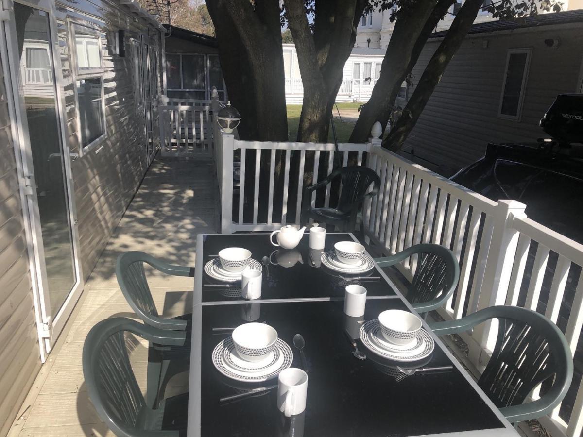 Mudeford Beach Lodge Esterno foto