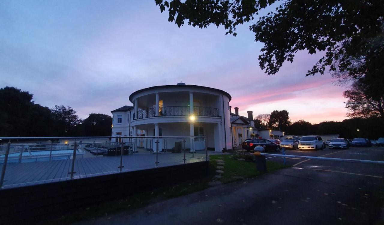 Mudeford Beach Lodge Esterno foto