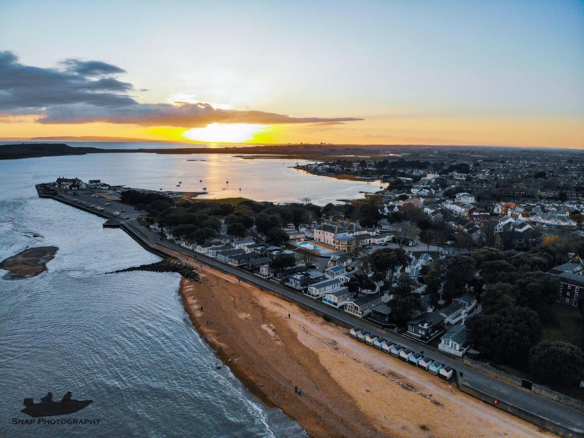 Mudeford Beach Lodge Esterno foto